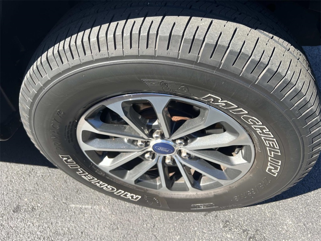 2019 Ford F-150 Lariat photo 2