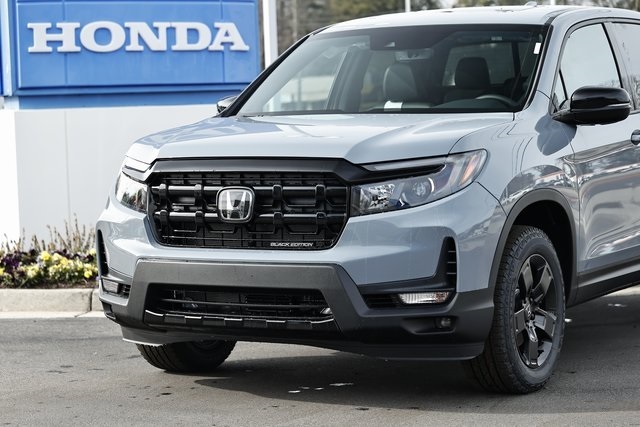 2025 Honda Ridgeline Black Edition photo 2