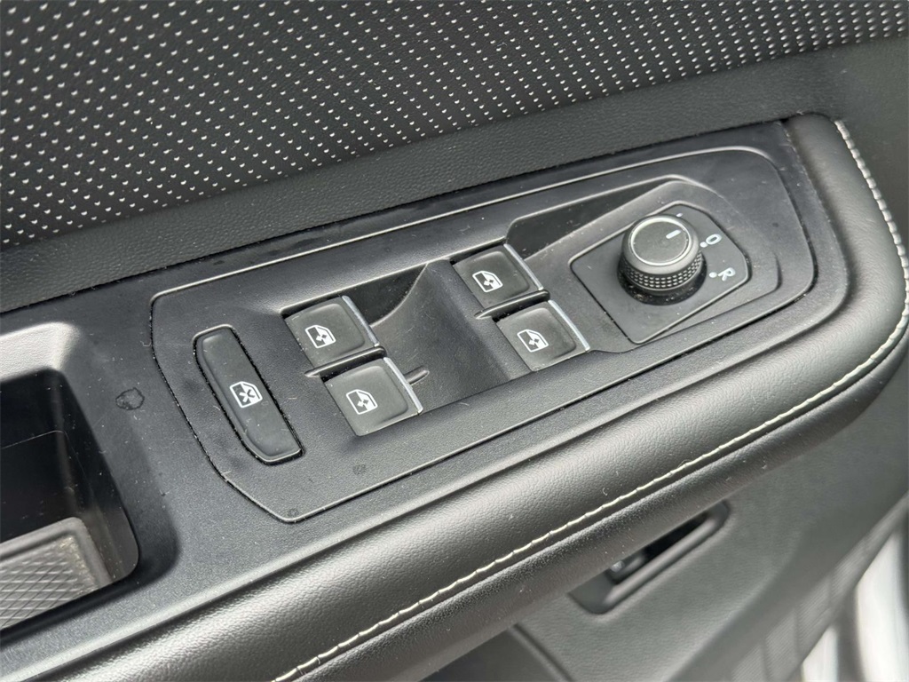 2024 Volkswagen Atlas SE Technology photo 26