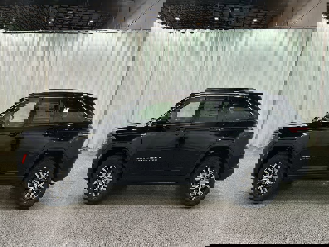 2025 Jeep Grand Cherokee Limited photo 4