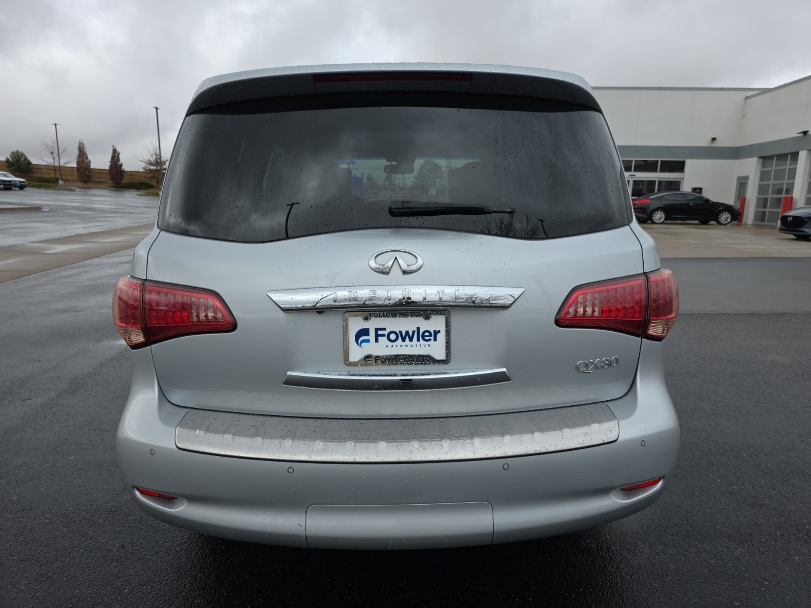 2017 Infiniti QX80 photo 2