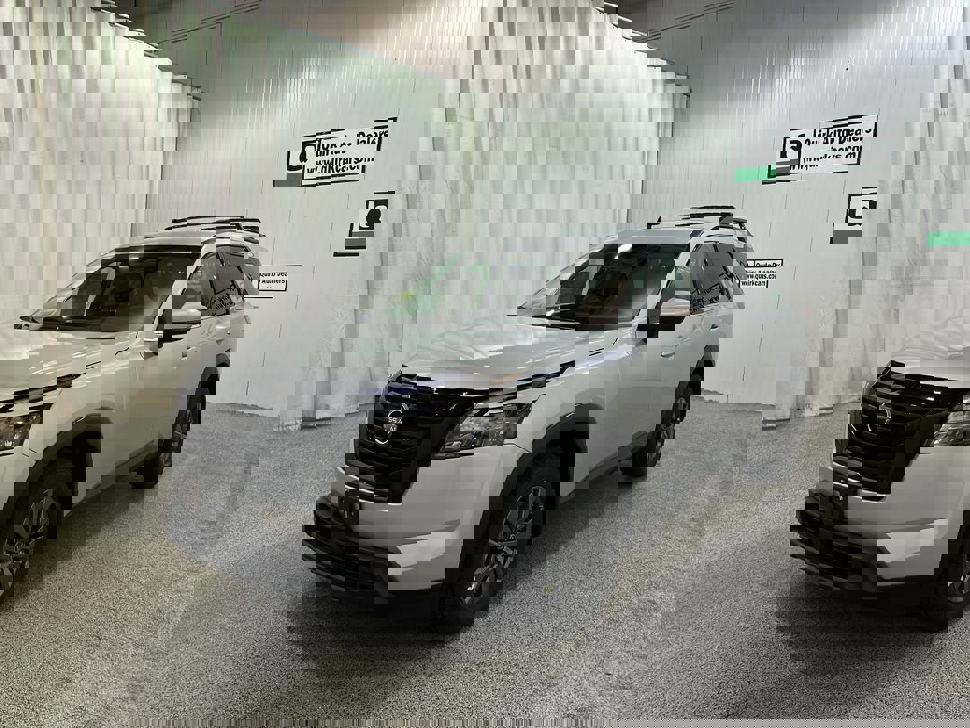 2025 Nissan Pathfinder SV photo 3