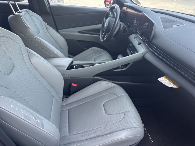 2024 Hyundai Elantra Hybrid Limited photo 8