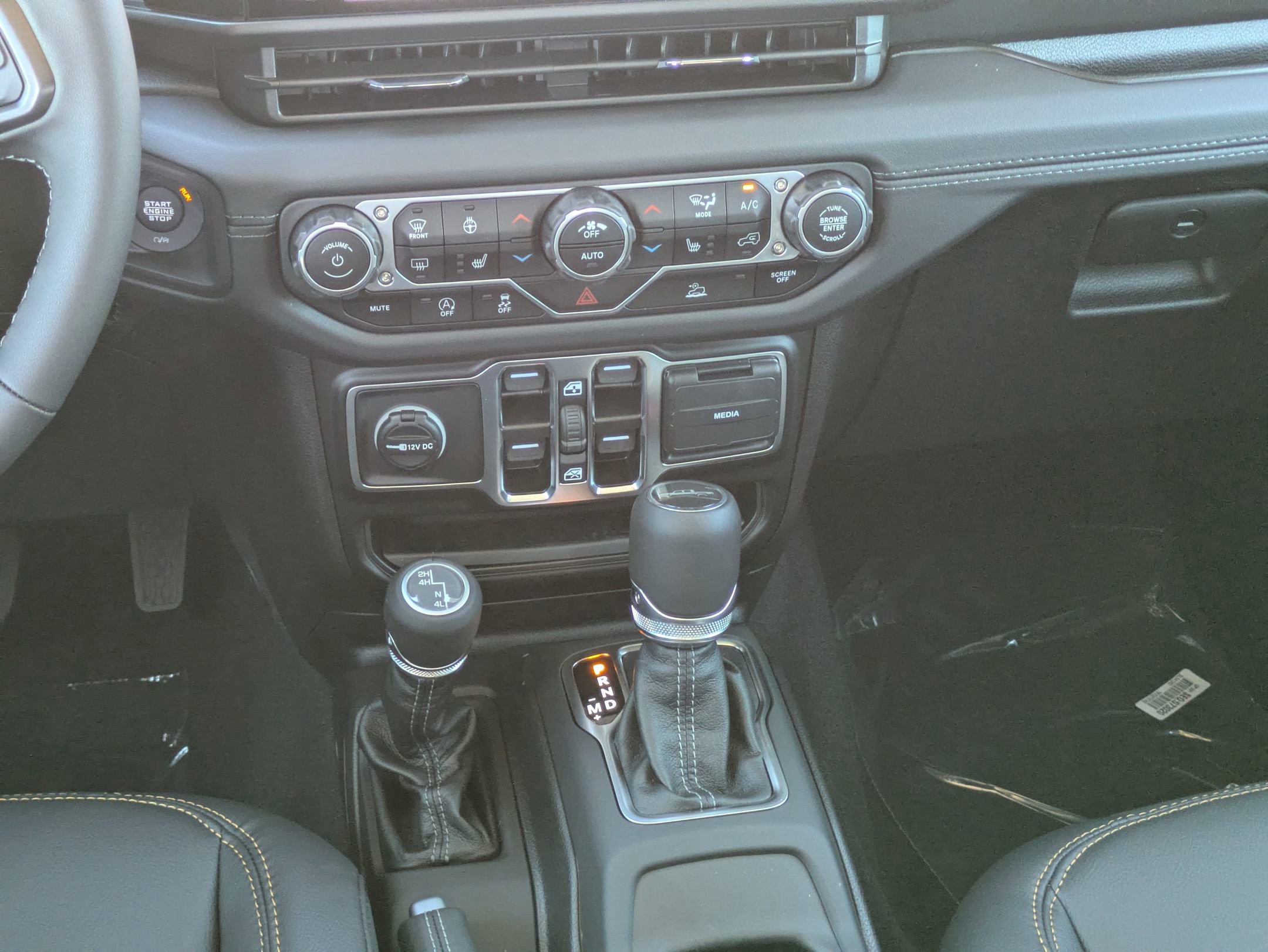 2025 Jeep Gladiator Sport photo 16