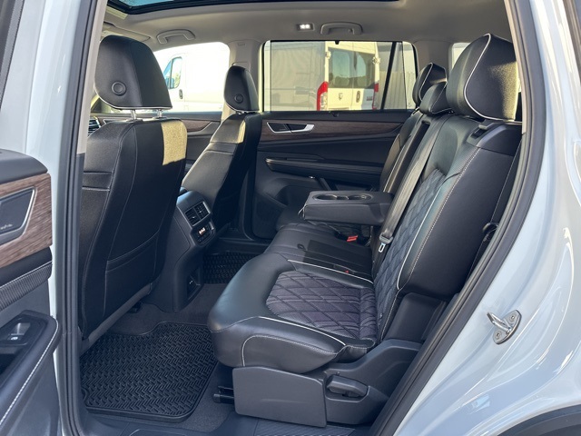 2025 Volkswagen Atlas SEL Premium R-Line photo 11