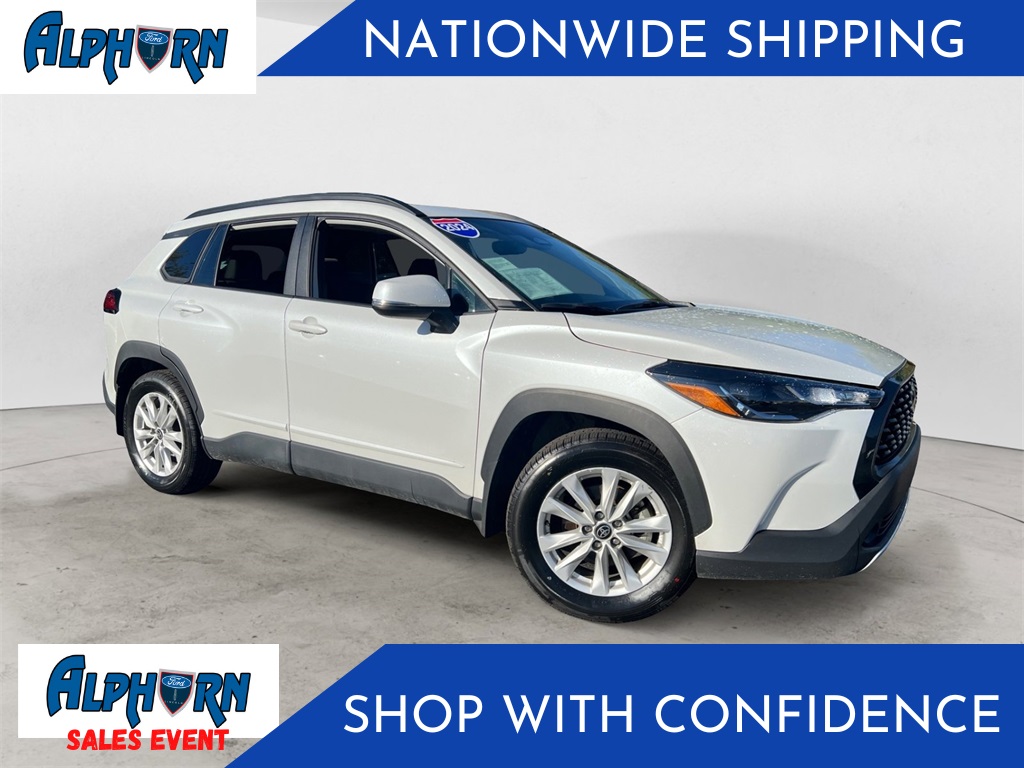 2024 Toyota Corolla Cross LE's photo