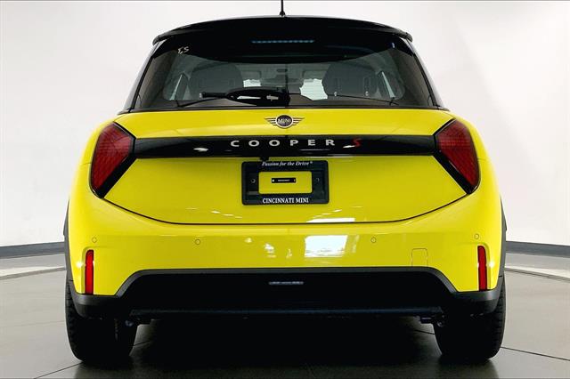 2025 Mini Cooper S Hardtop 2 Door photo 3