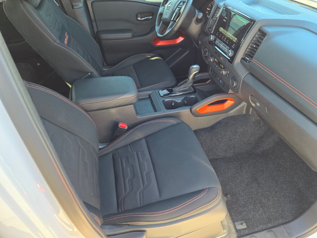 2024 Nissan Frontier PRO-4X photo 5