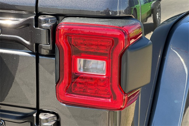 2025 Jeep Wrangler Sahara photo 18