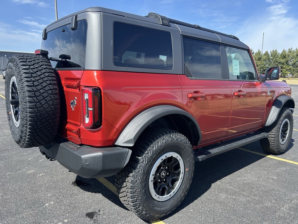 2024 Ford Bronco Outer Banks photo 5