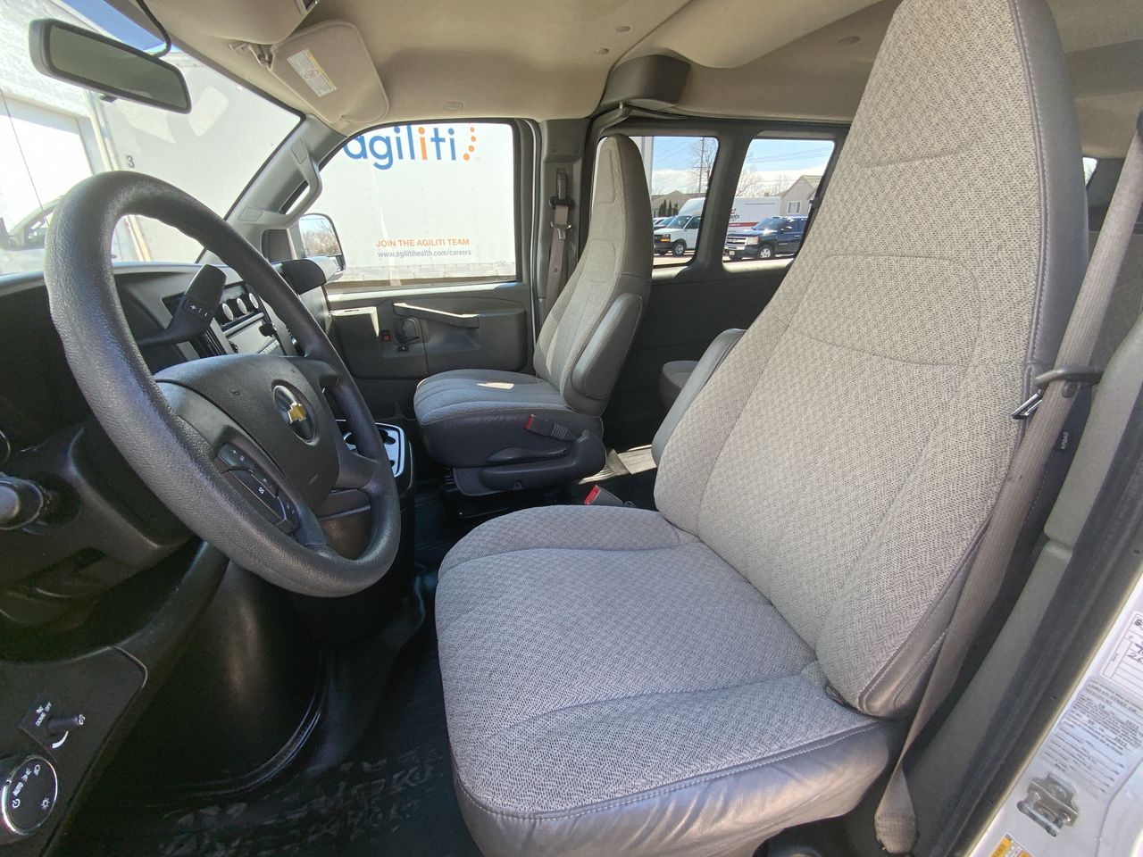 2022 Chevrolet Express Passenger 3500 photo 7