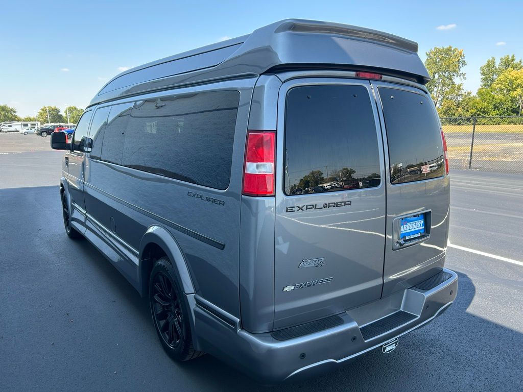 2021 Chevrolet Express LS photo 5