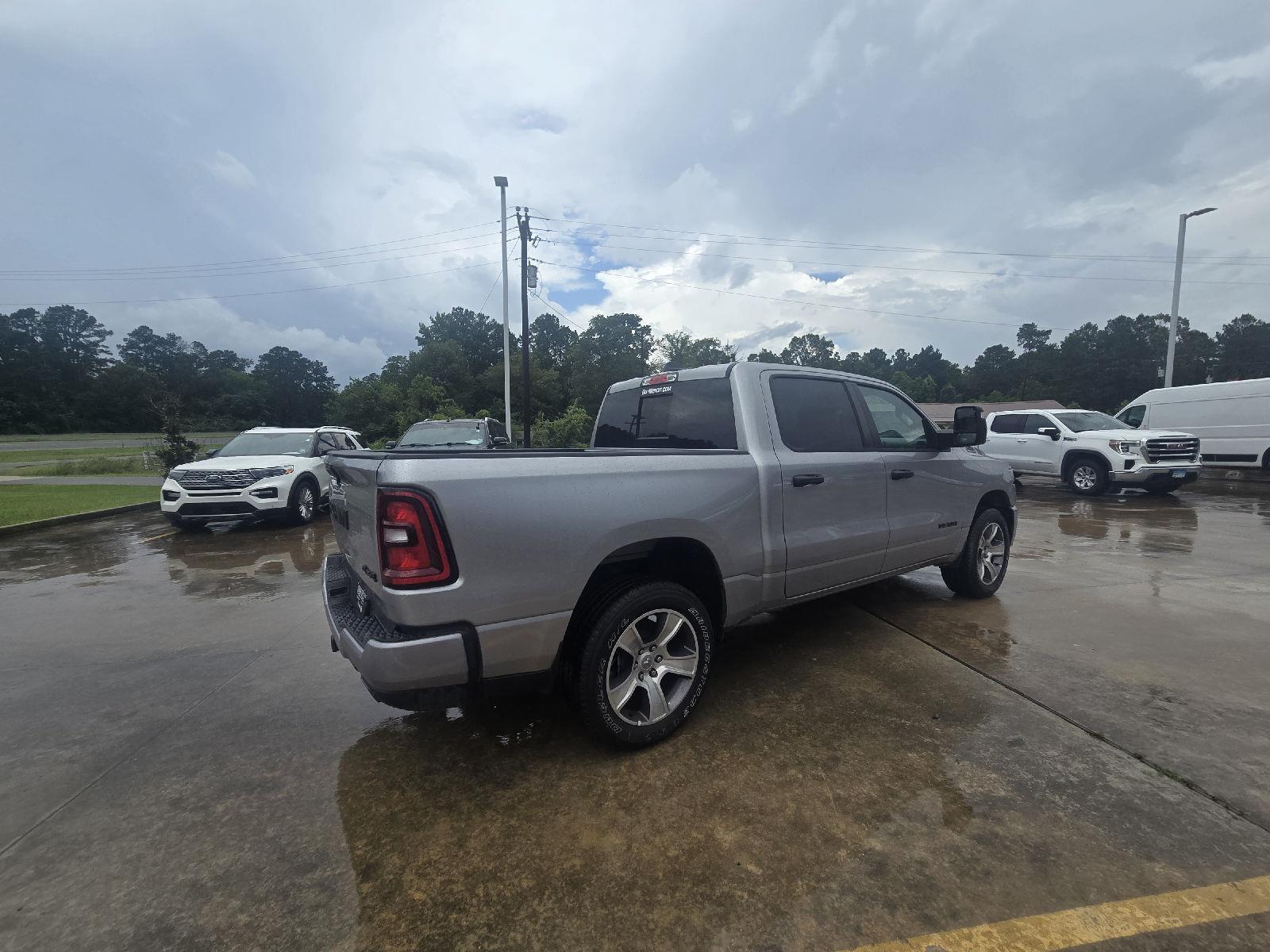 2025 Ram 1500 Tradesman photo 2