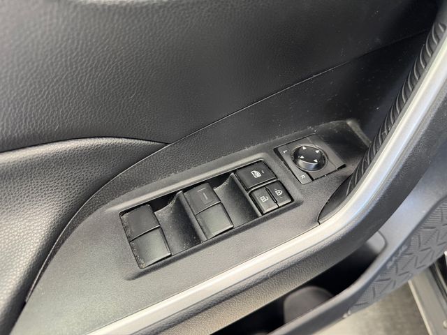 2021 Toyota RAV4 LE photo 34