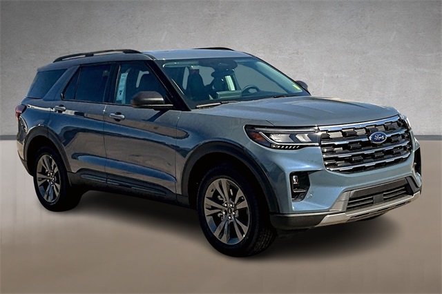 2026 Ford Explorer photo 2