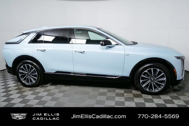 2024 Cadillac Lyriq Sport photo 2