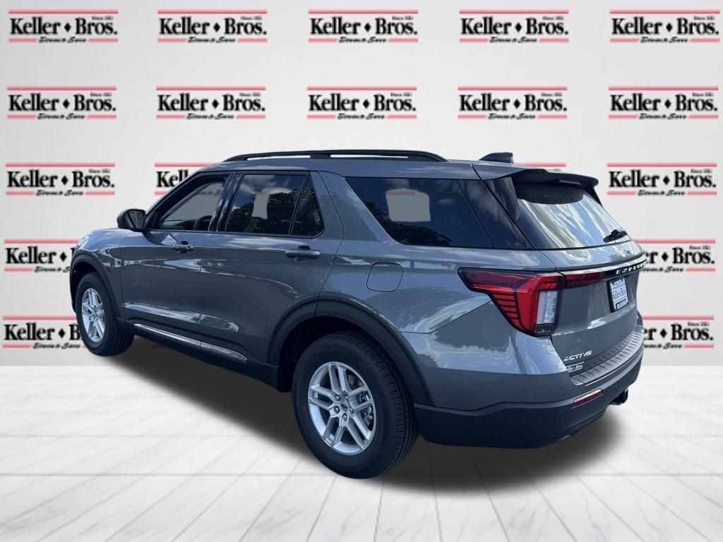 2025 Ford Explorer photo 2
