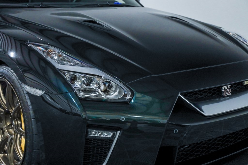 2021 Nissan GT-R Premium photo 9