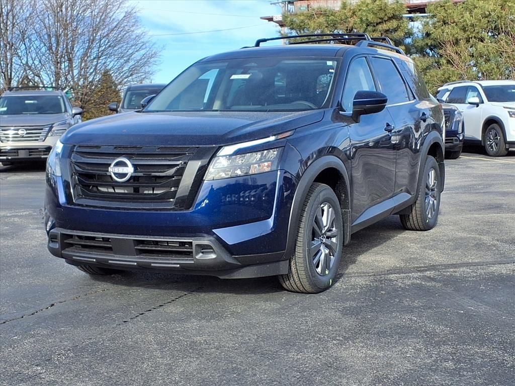 2025 Nissan Pathfinder SV's photo