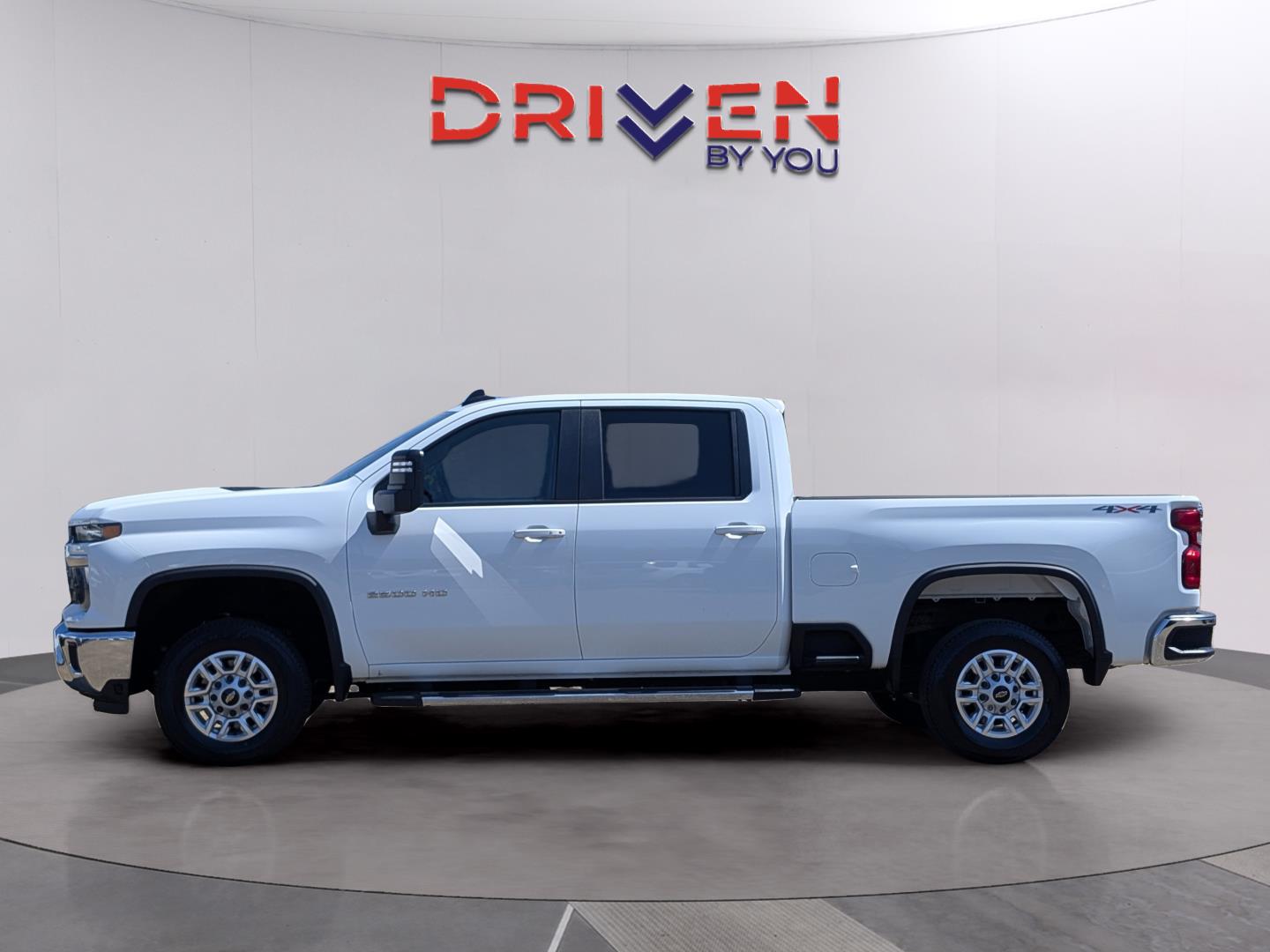 2024 Chevrolet Silverado 2500HD LT photo 2