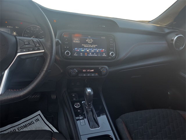 2021 Nissan Kicks SR photo 8