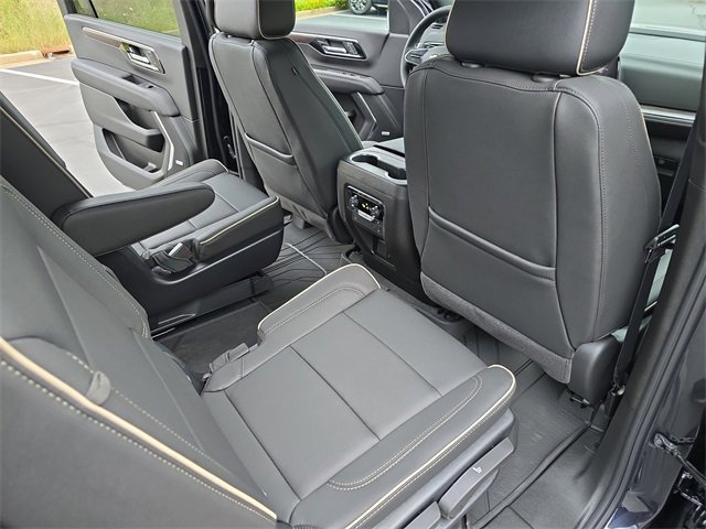 2025 Chevrolet Suburban Premier photo 11