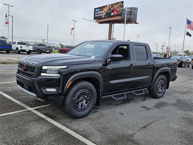2025 Nissan Frontier PRO-X photo 3