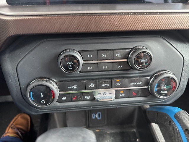 2022 Ford Bronco Outer Banks photo 14