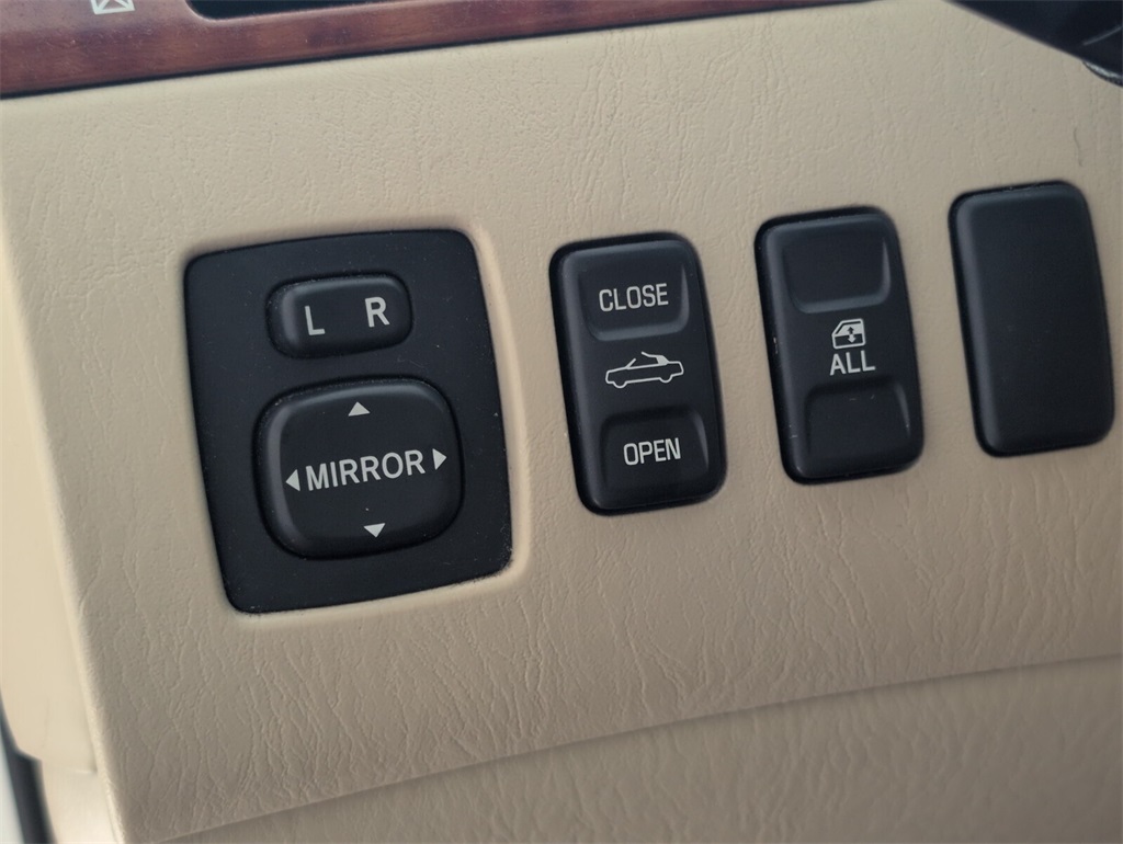 2008 Toyota Camry Solara SE photo 23