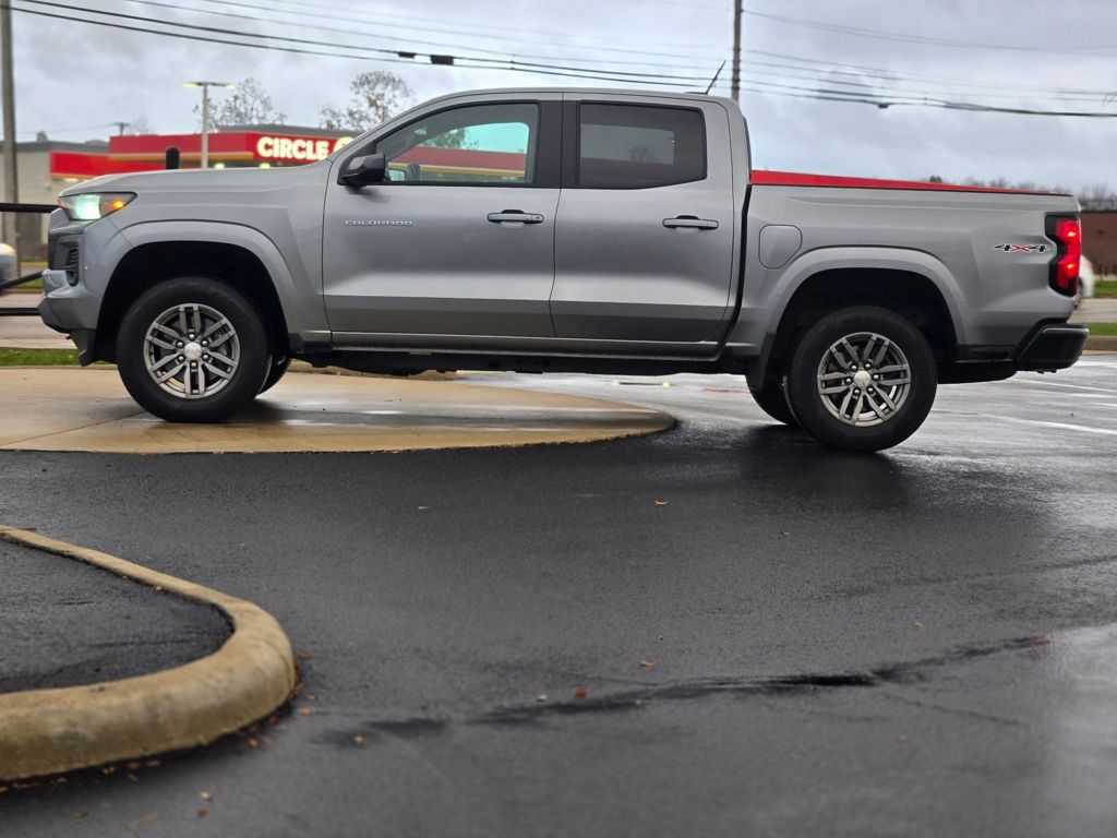 2024 Chevrolet Colorado LT photo 4