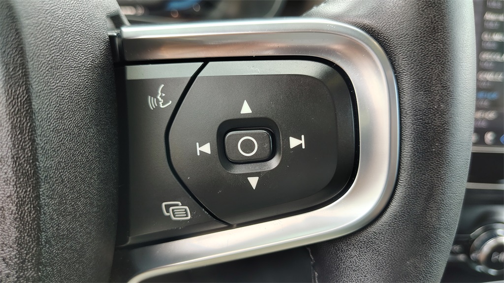 2023 Volvo XC40 Recharge Ultimate photo 16
