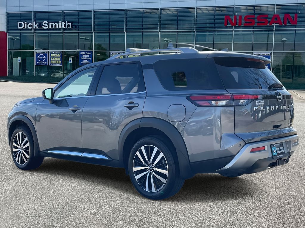 2024 Nissan Pathfinder Platinum photo 3