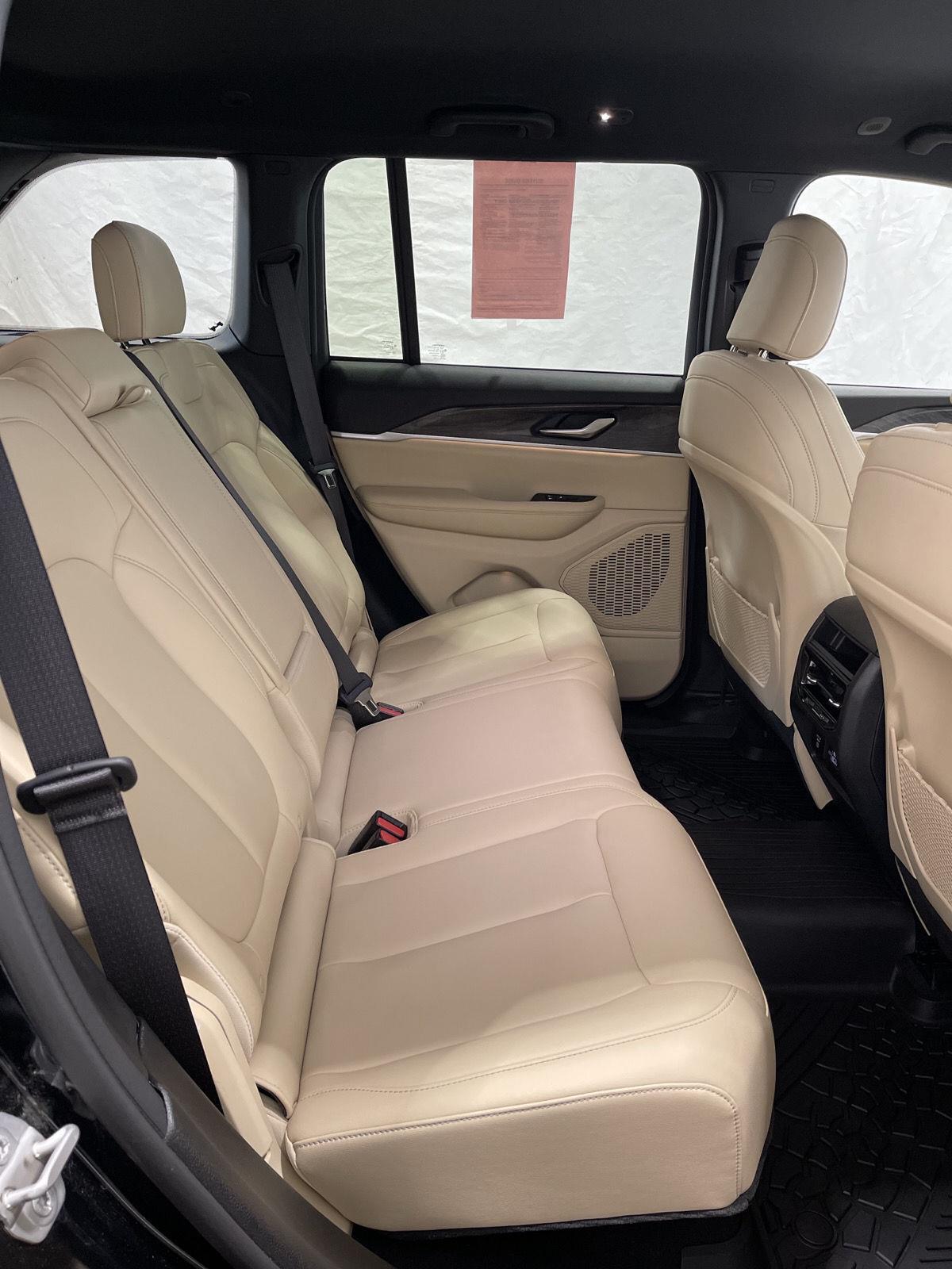 2023 Jeep Grand Cherokee Limited photo 13