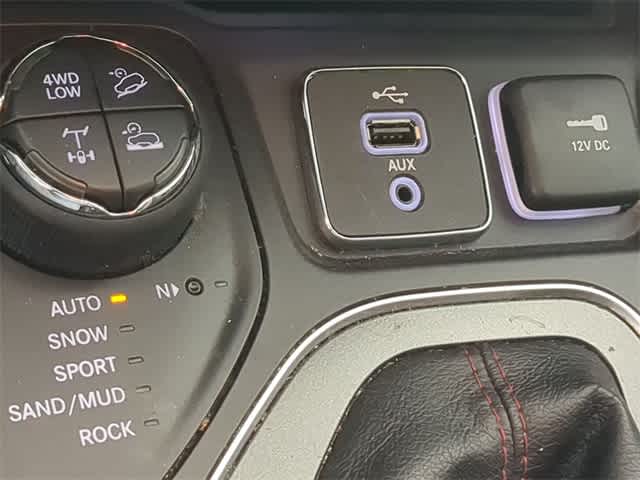 2019 Jeep Cherokee Trailhawk photo 21