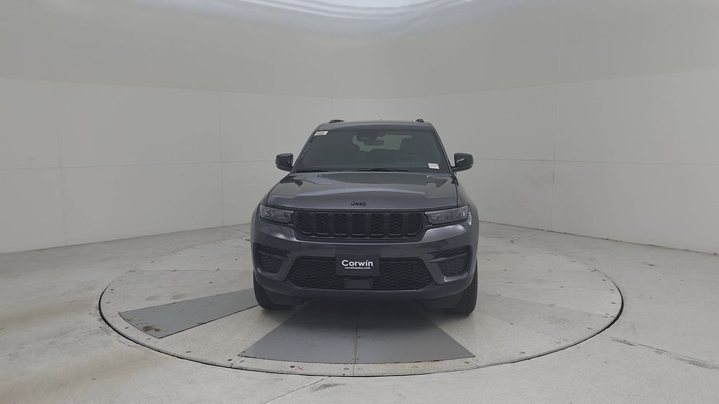 2025 Jeep Grand Cherokee Altitude photo 4