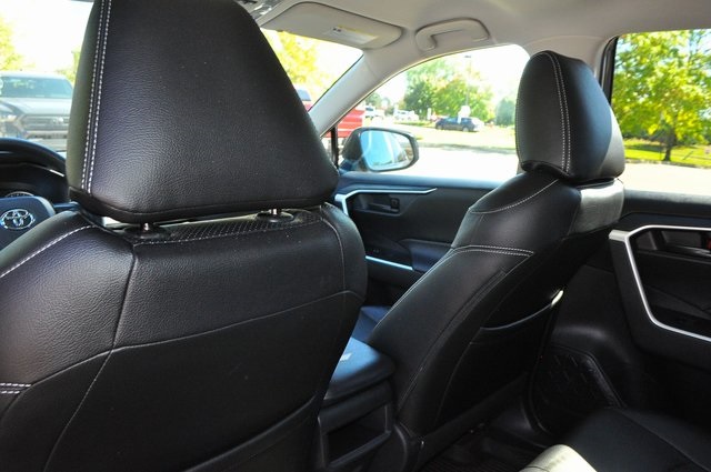 2020 Toyota RAV4 LE photo 14