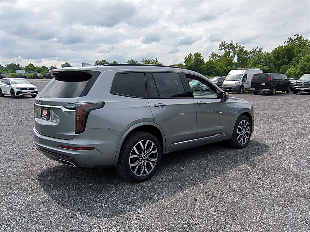 2023 Cadillac XT6 Sport photo 3