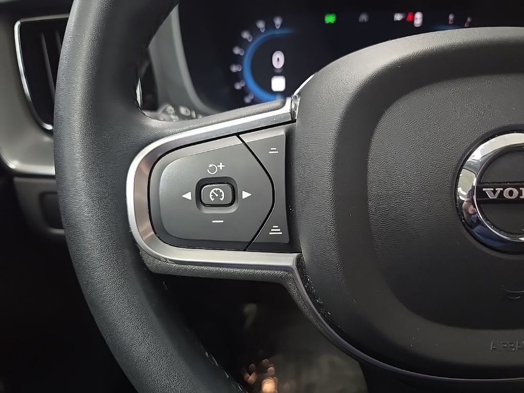 2023 Volvo XC60 B5 Core photo 20