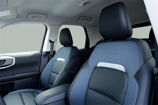2025 Ford Bronco Sport Outer Banks photo 2
