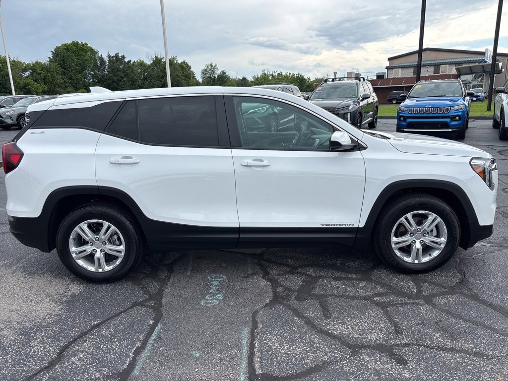 2024 Gmc Terrain SLE photo 4