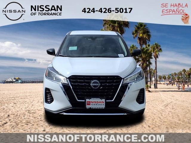 2025 Nissan Kicks Play S photo 2