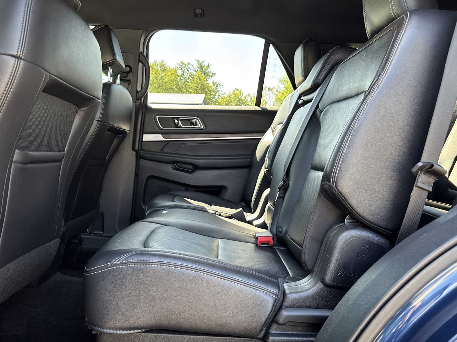 2017 Ford Explorer Limited photo 28
