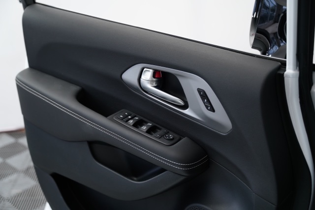 2026 Chrysler Pacifica photo 18