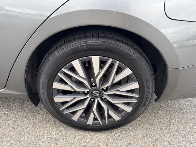 2023 Nissan Altima 2.5 SV photo 12