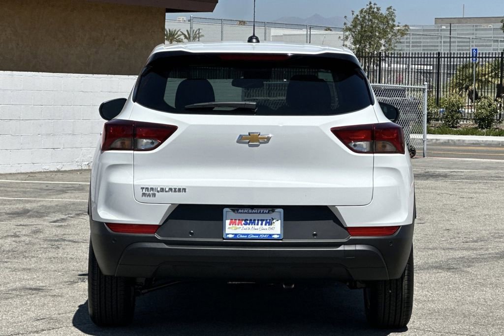 2026 Chevrolet Trailblazer LS photo 3