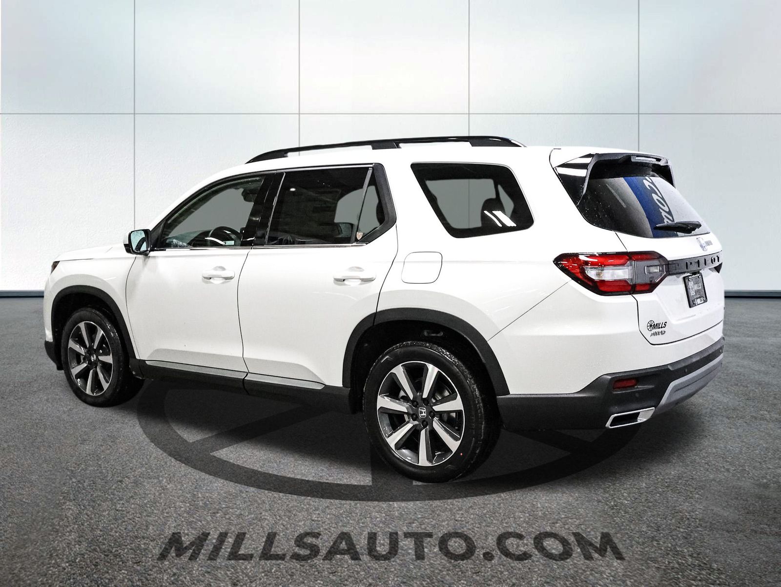 2025 Honda Pilot Touring photo 3