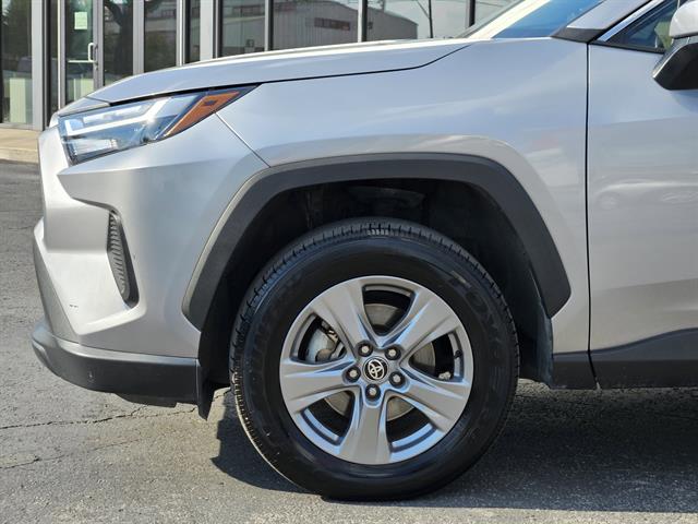 2024 Toyota RAV4 XLE photo 6