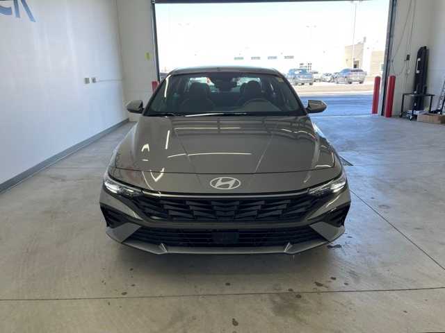 2024 Hyundai Elantra SEL Convenience photo 7