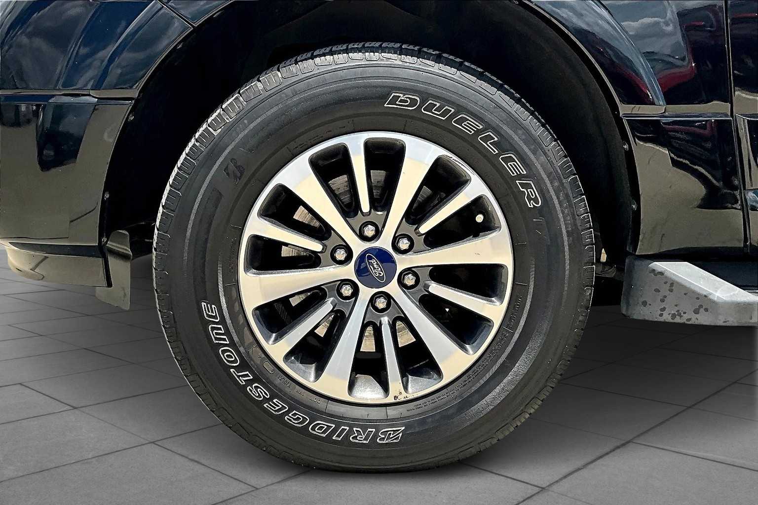 2017 Ford Expedition XLT photo 8