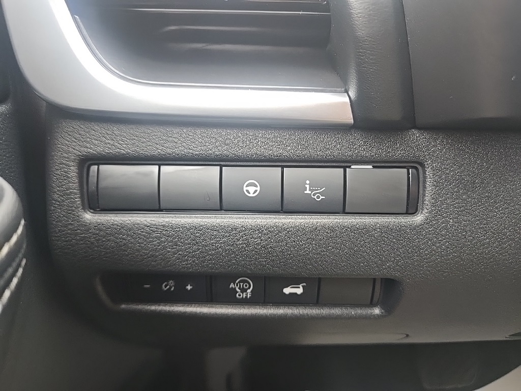 2023 Nissan Rogue Platinum photo 12